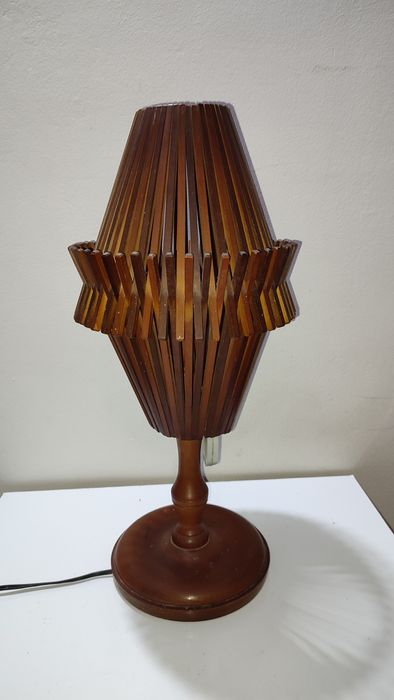 Veioza veche  din lemn