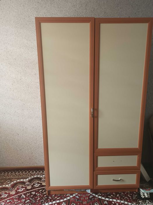 Karavat. Yotoq joy va shkaf sotiladi.