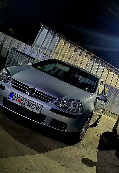 Vând Golf 5 1.9 tdi