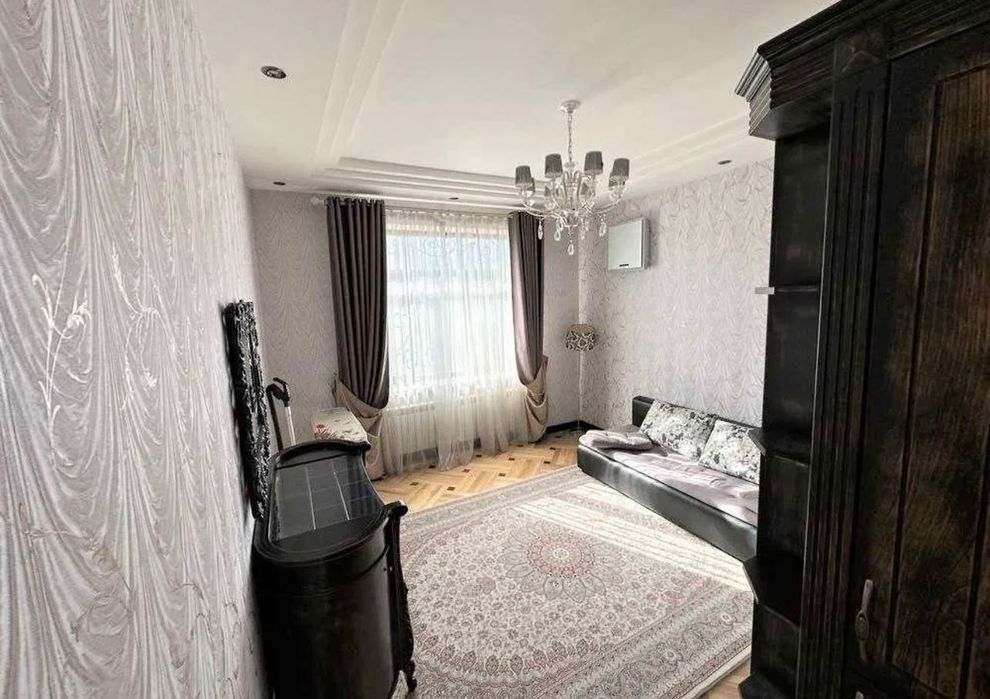 Улица Саид л Барака Центр 4х комн 3 спальня 2 -ванная метро Ойбек