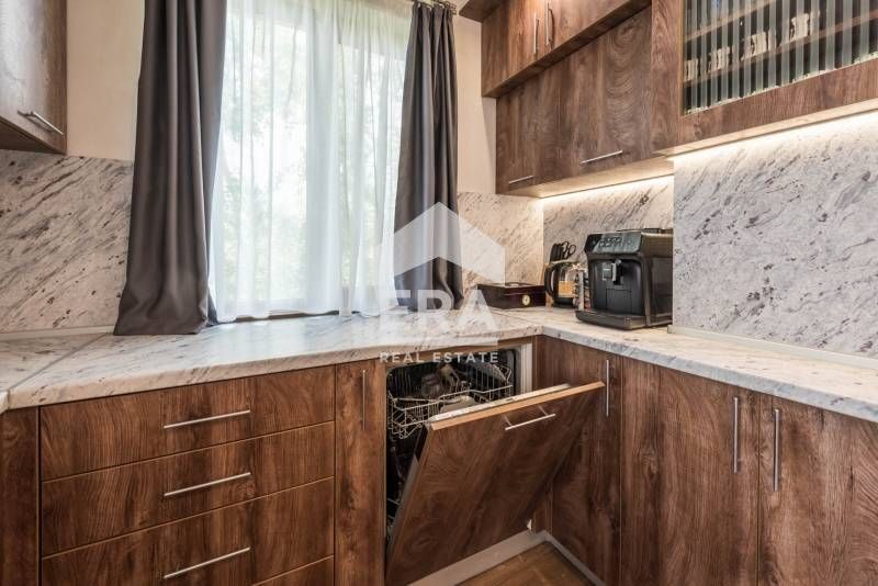 Продава се Тристаен апартамент в Варна, м-т Пчелина - 105 кв.м за 1900 €/кв.м - Снимка #6