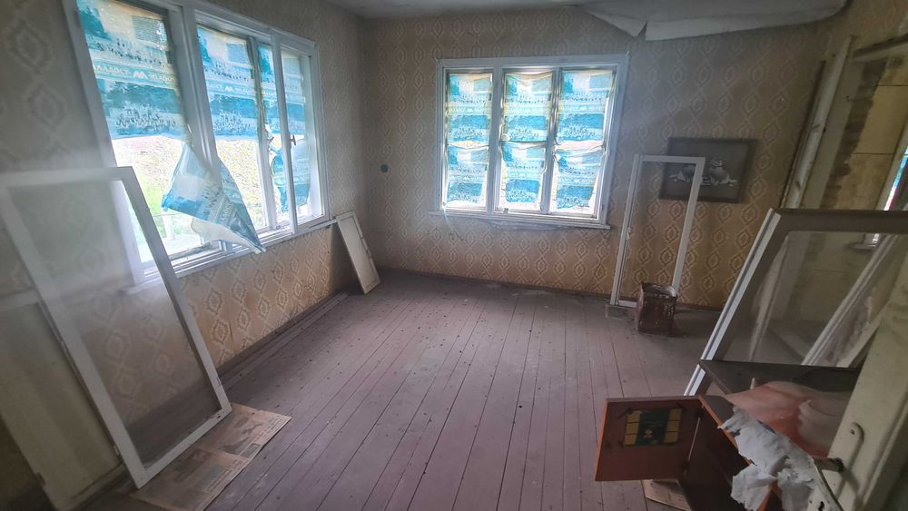 1722-Продава се триетажна тухлена на плоча къща в село Гецово!