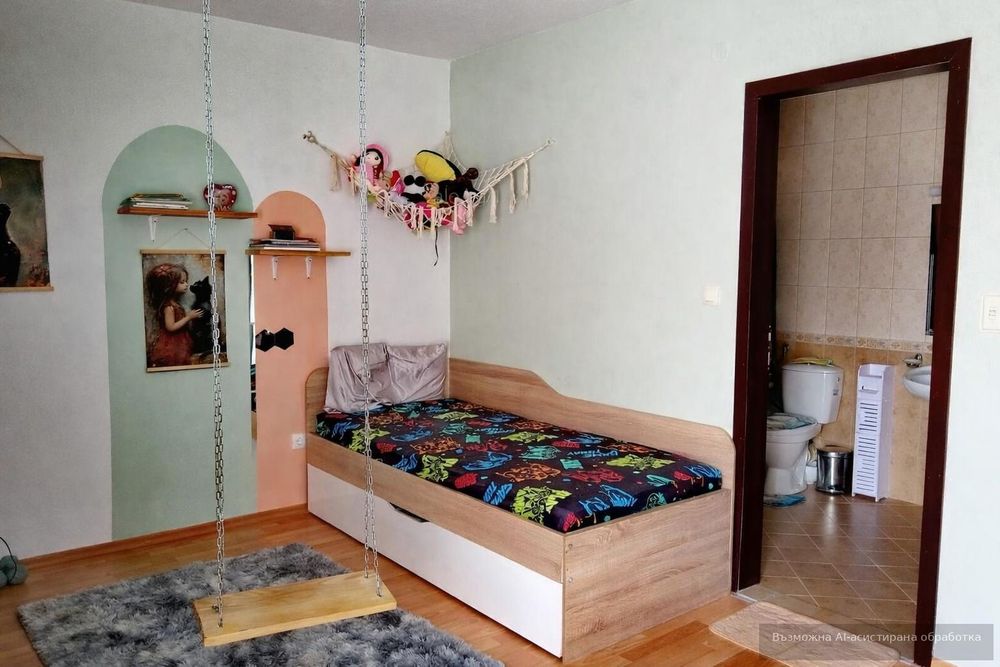 Двуетажна Къща, под наем, с. Кошарица, м-ст Чолакова чешма