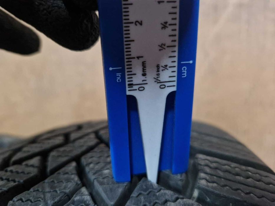 2 Bridgestone R17 215/60
зимни гуми
DOT3419