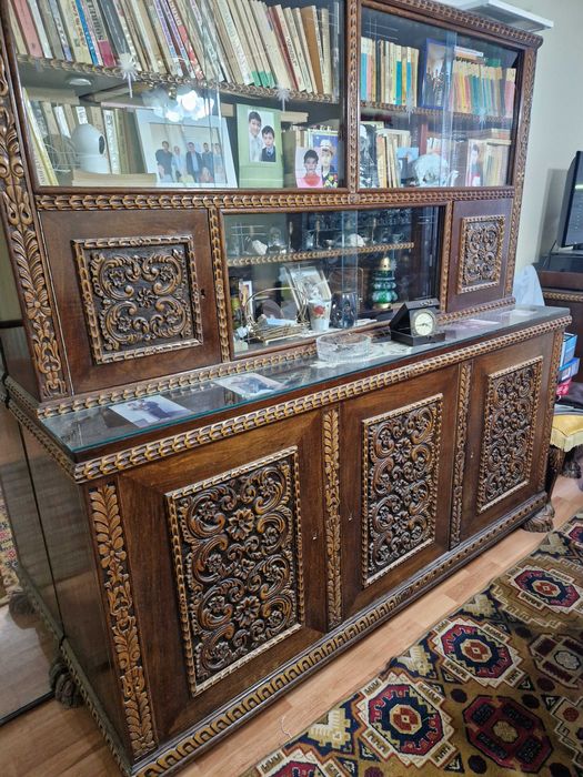 Vanzare mobila de living stil Florentin lemn de nuc