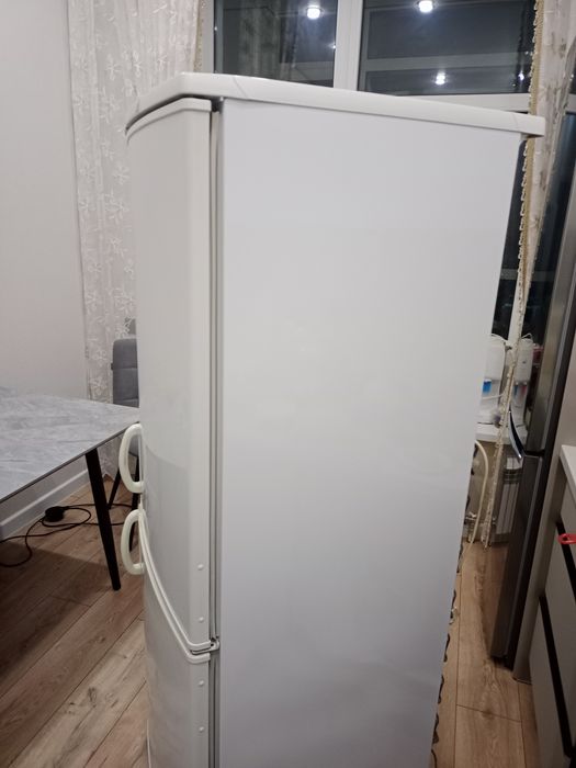 Холодильник Бирюса