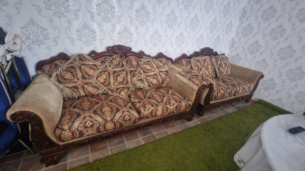 Продам срочно диван тройка