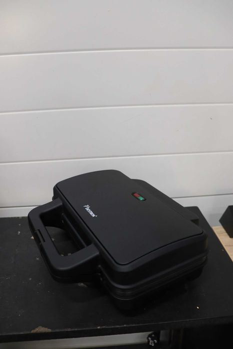 Bestron XL тостер за сандвичи, незалепващо покритие за 2сандвича, 900W