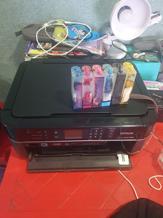 Rangli rasim chiqaradigan pirentir bor