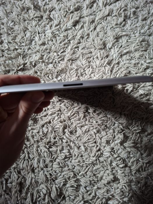 Vând tabletă model vechi IPad