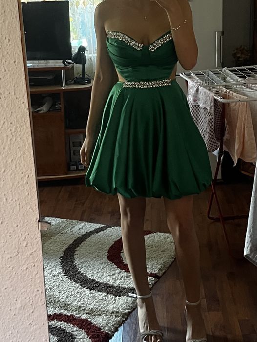 Rochie ocazie, culoare verde, marimea 34, purtata o singura data, cumparata din Bacau din magazinul Junior
