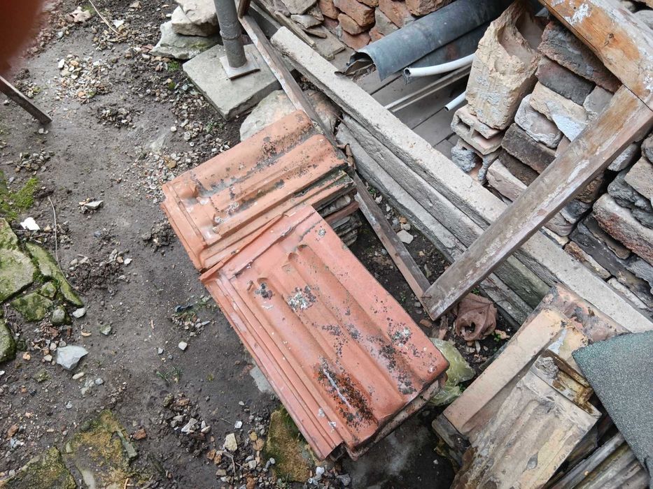 Керемиди запазени