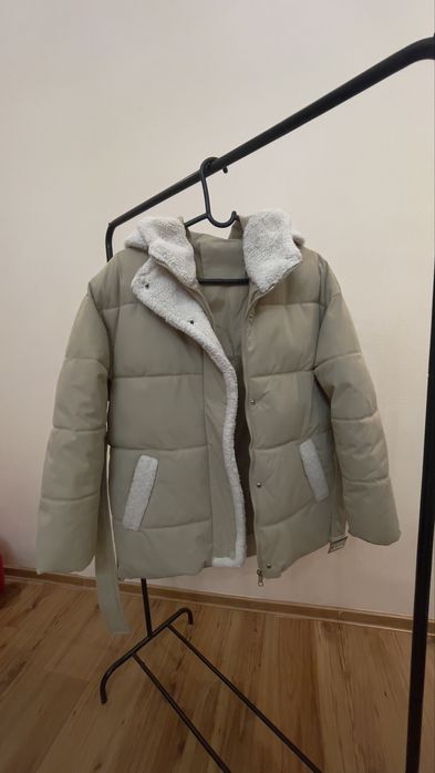 Теплая куртка в отличном состоянии