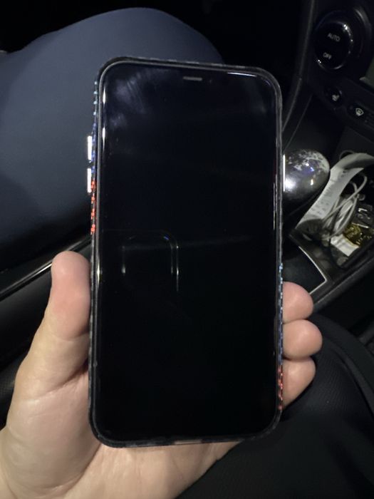Продам айфон 11 срочно