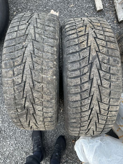 Резина 235/55 R19 - RAV 4 стояла