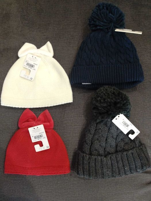 Детски чисто нови шапки