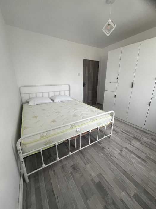 Închiriez apartament cu 3 camere
