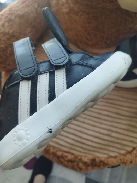 Încălțăminte negre mari 27 mici defecte se vad în poze