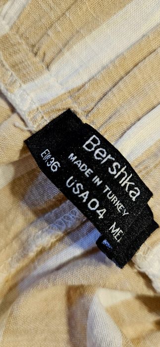 Vand pantaloni Bershka