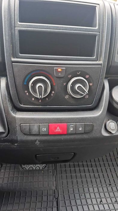 De vanzare Peugeot Boxer an 2013 /  2.2 Diesel / 295.000 km / Aer Condiționat /Acte la zi/ Varianta lunga