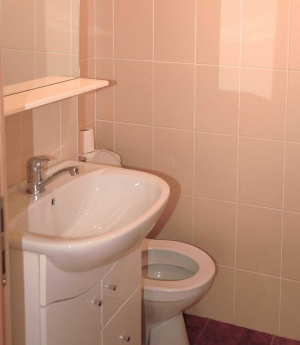 Inchiriez apartament 3 camere la pret de 2