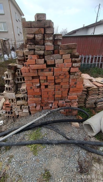 Продавам тухли единични