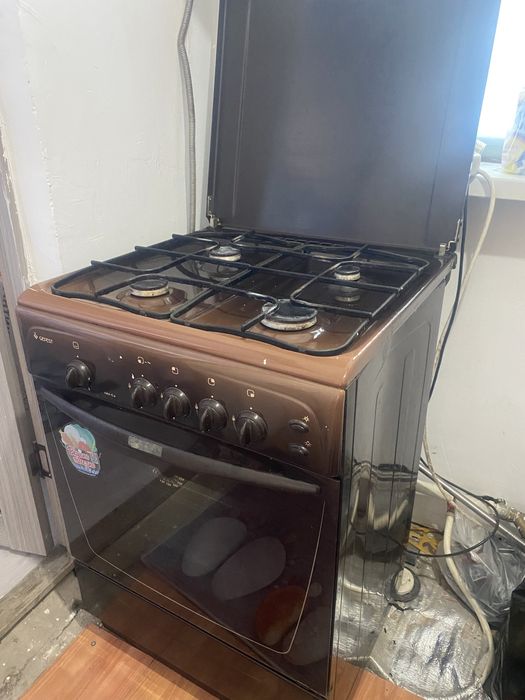 Продам газ плиту