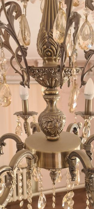 Продам люстру две штуки.