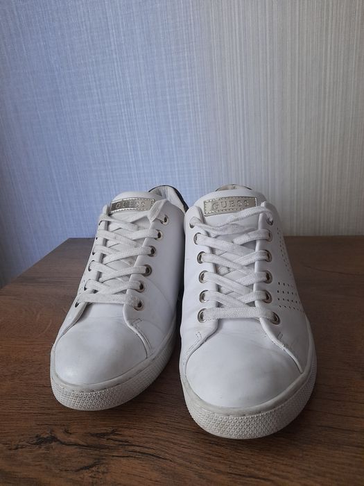 GUESS кецове 38 номер.