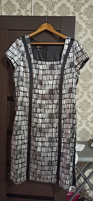 Платье атласное коктейльное 52 размер длина за колено на рост 168