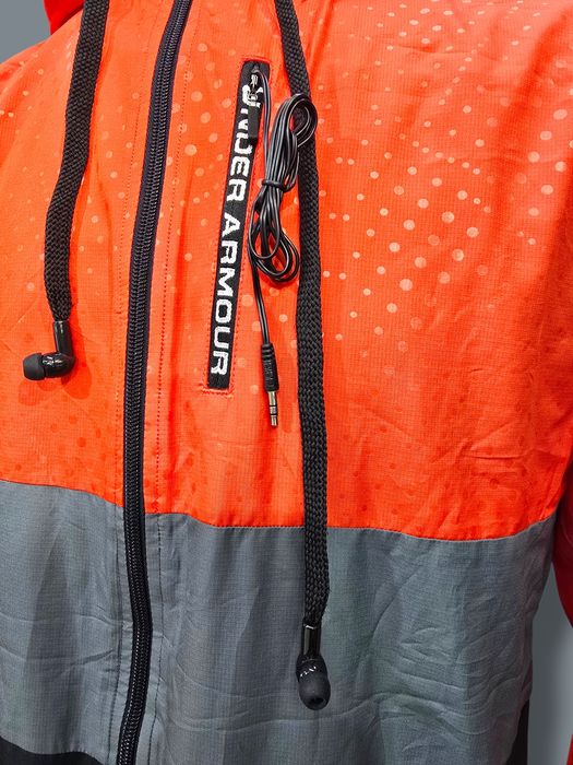 Under Armour яке със вградени слушалки | Топ модел |