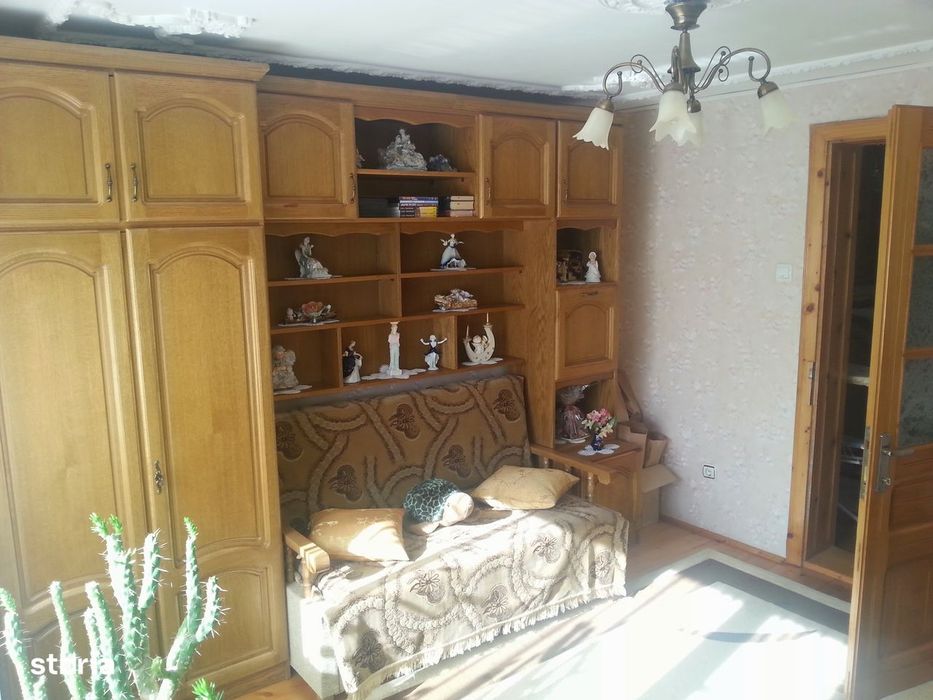 Casă cu 6 camere, garaj și mansardă utilă