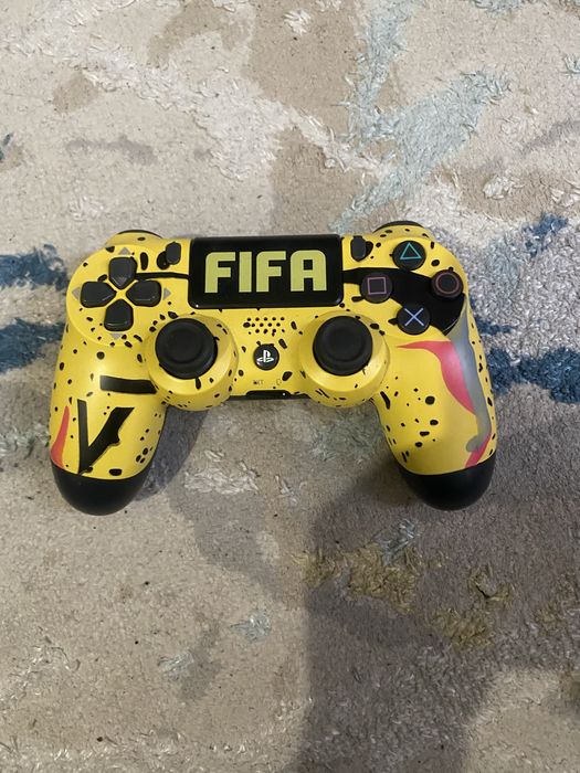 Ps4 FIFA джойстик все в отличном состояний