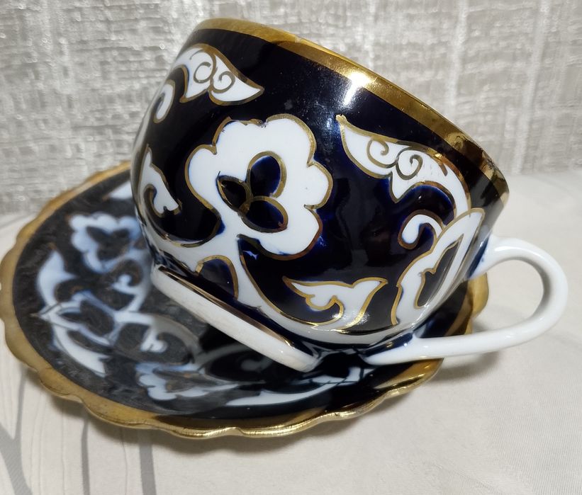 Чайные и кофейные чашки с блюдцами. См. все фото