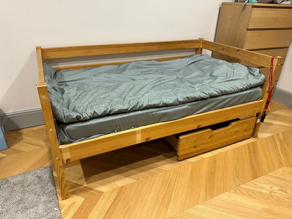 Двухярусная кровать