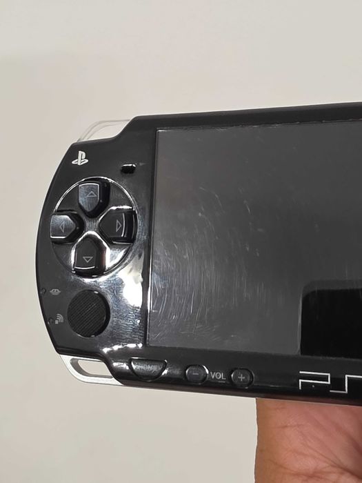 PSP 2004 modat cu card 32GB complet la cutie