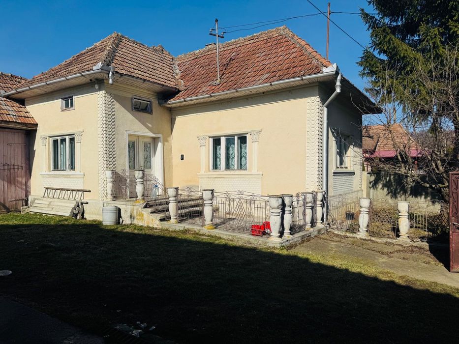 casă +Curte+Gradina+Anexe