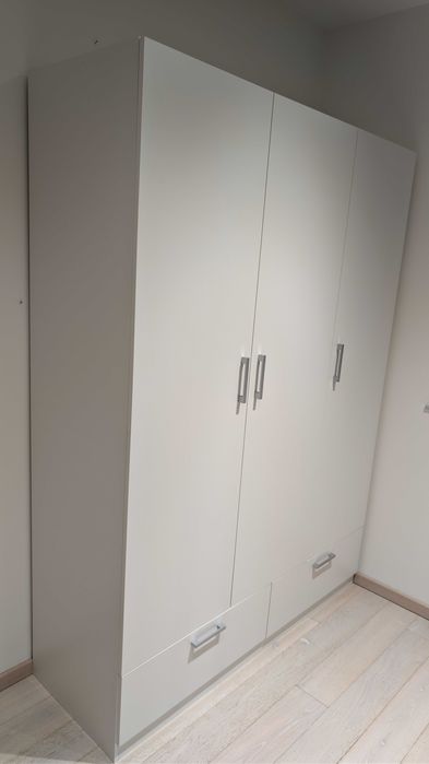 Dulap ELLESTED 144x200 3 uşi 2 sertare alb