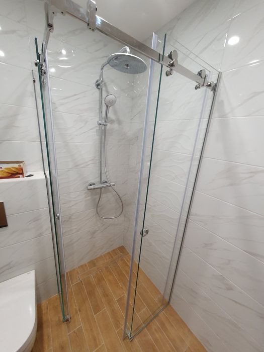 Поръчкови Душ кабини,паравани и АЛ-врати