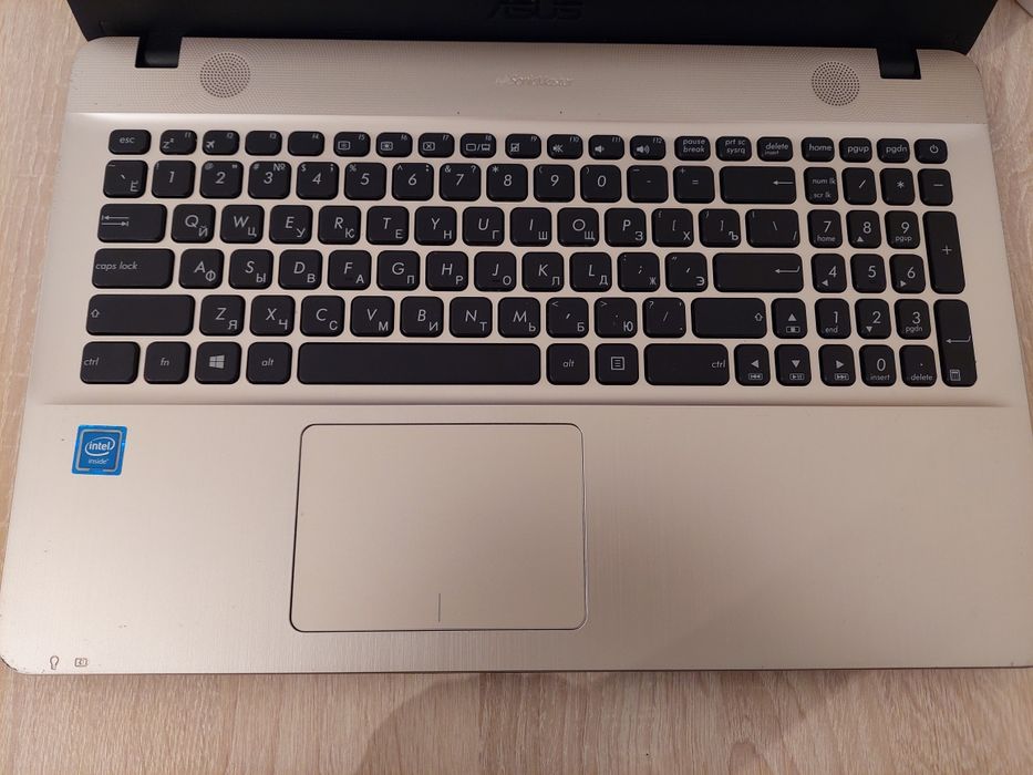 Ноутбук Asus в хорошем состоянии