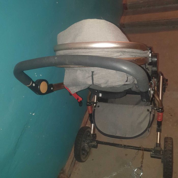 Детская коляска серая