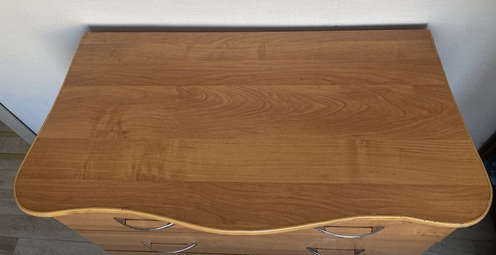 Комод с телескопическими направляющими