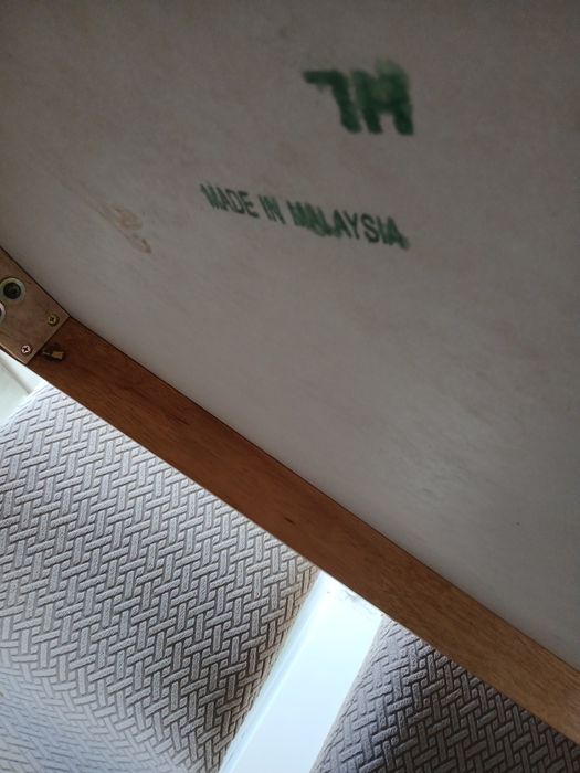 Продам обеденный стол