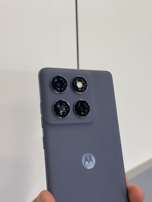 Продавам перфектен Motorola EDGE 60 Fusion