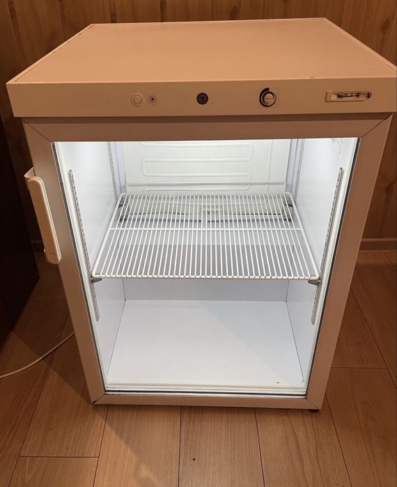 Vitrina frigider minibar