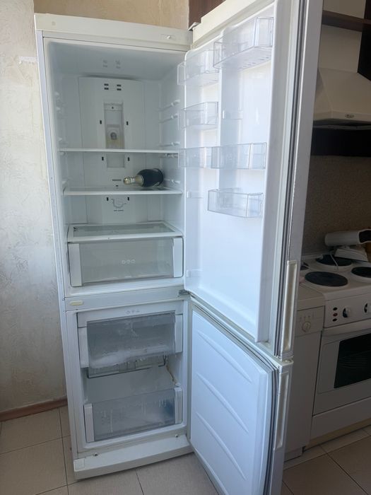 Продаем Холодильник
