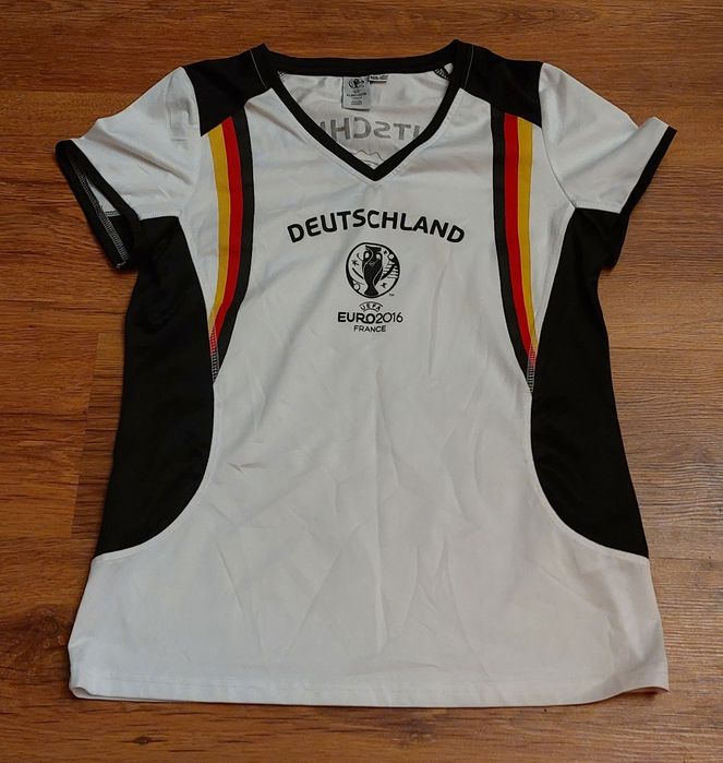 Футболни екипи различни видове