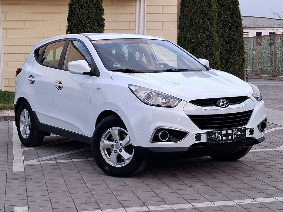 -Hyundai ix35  2011 1.7 crdi euro 5
-Euro 5
-1.7 diesel
-115 cp
-an fabricatie: 2011
242000km carte service 
Ultimul service 228000km in 28 11 202