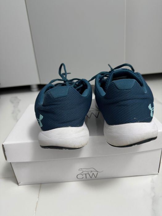 Adidasi Under Armour