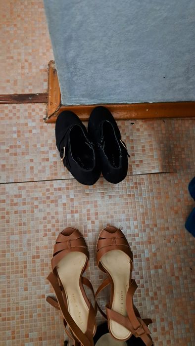 Продам 3 пары обуви